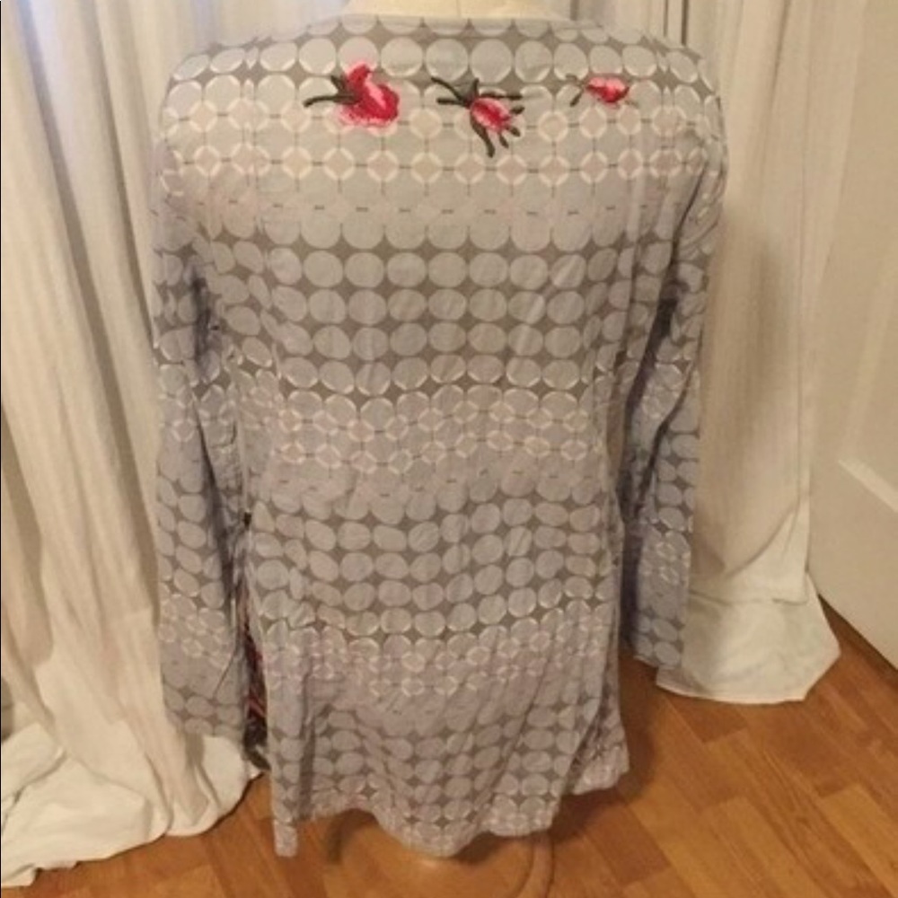 Beautiful Blouse - Picture 3 of 3